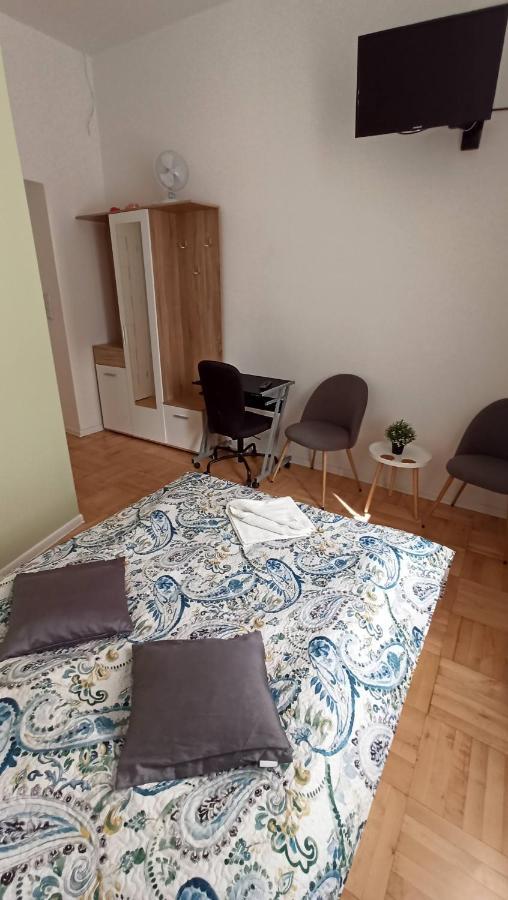 Lukas Guest Rooms Краков Экстерьер фото